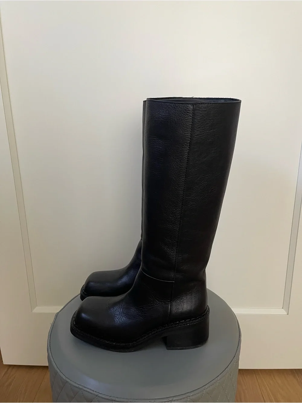 Steve Madden Davos black Leather Knee-High Women's Boot size 7